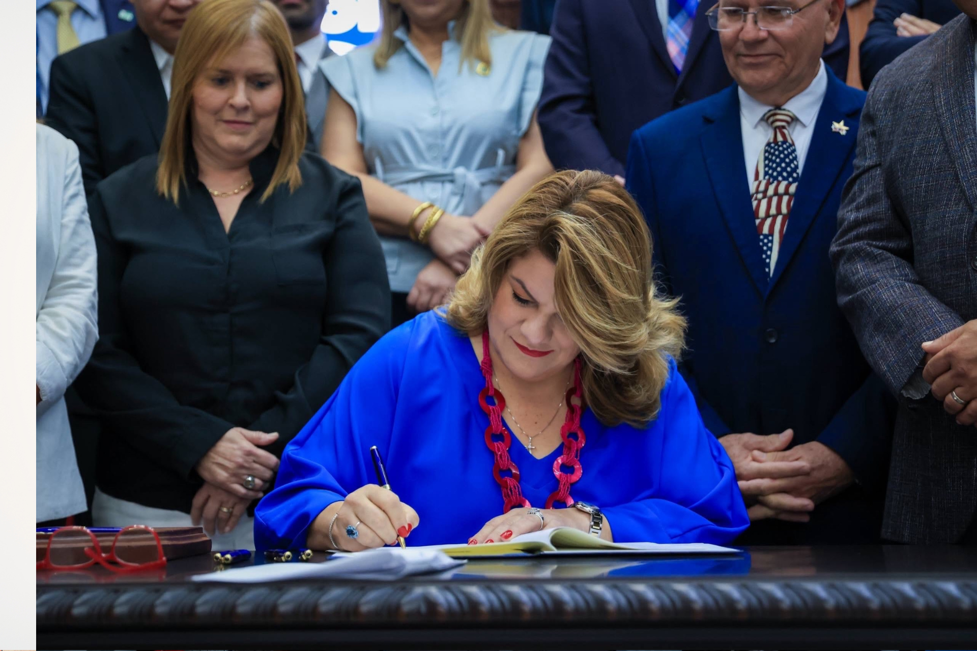 Governor Gonzalez-Colon signs statehood resolution